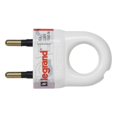 Fiche électrique mâle Legrand blanche.