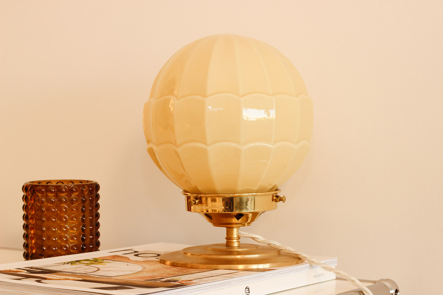 Lampe Poser Juliette Verre Opaline Vintage Base Laiton Alfama Chic